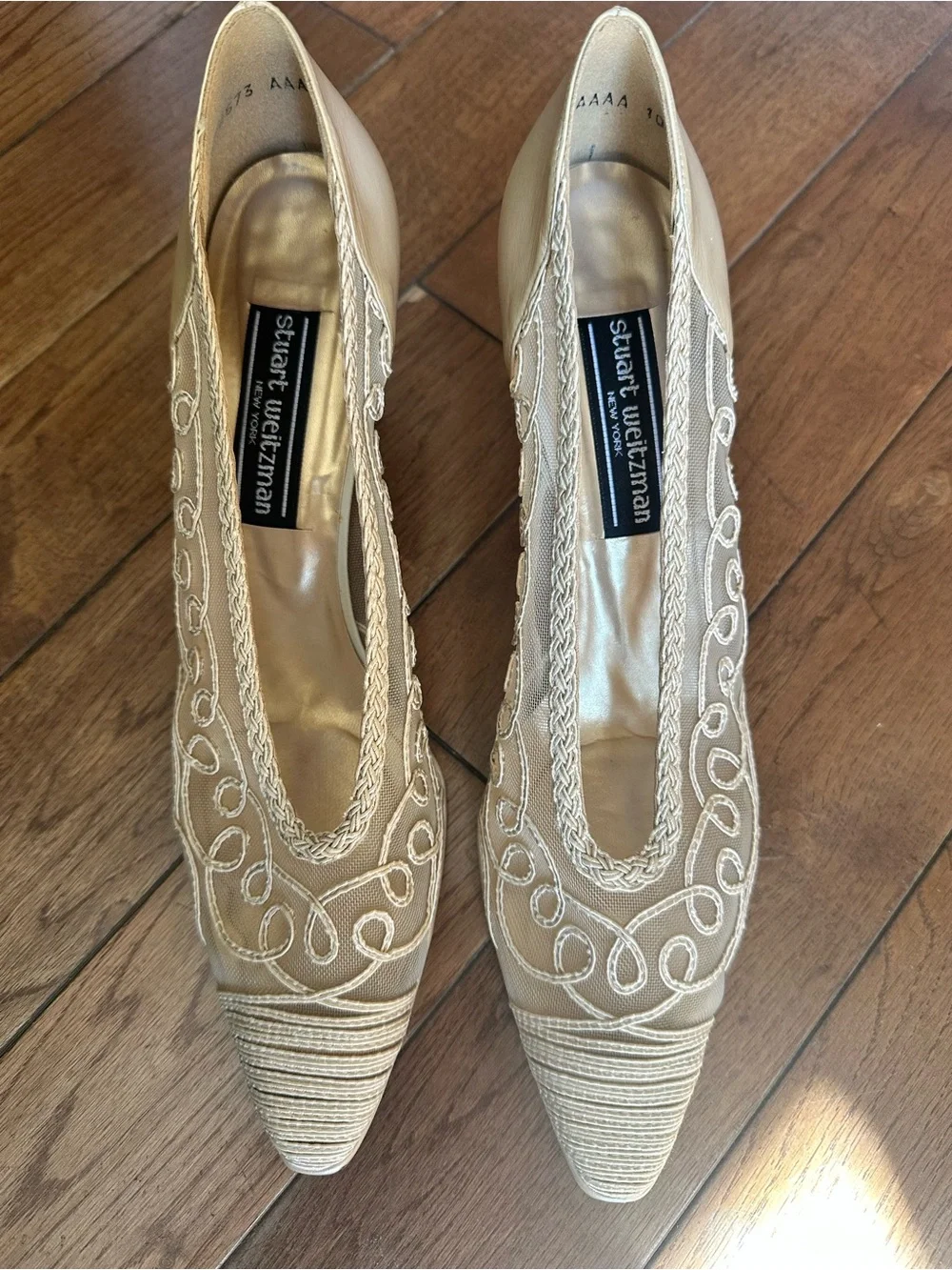 Vintage Stuart Weitzman Champagne Lace Mesh Mid-Heel Kitten Heel Pumps